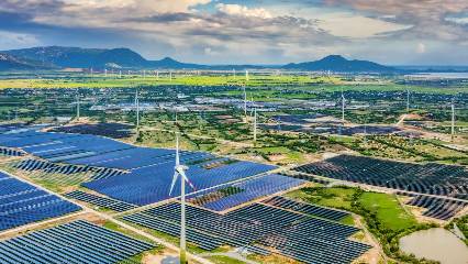 10'u aşkın ülkede 1.000 MW'lik yatırım hedefliyor