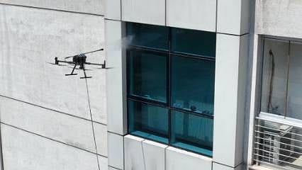 Yüksek katlı binalarda drone'lar iş başında