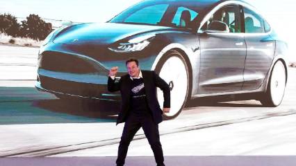 Tesla hissedarlarının aklında tek soru var