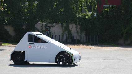 Liseli gençler elektrikli araç yaptı: Otonom sürüş, 15-20 dakikada şarj