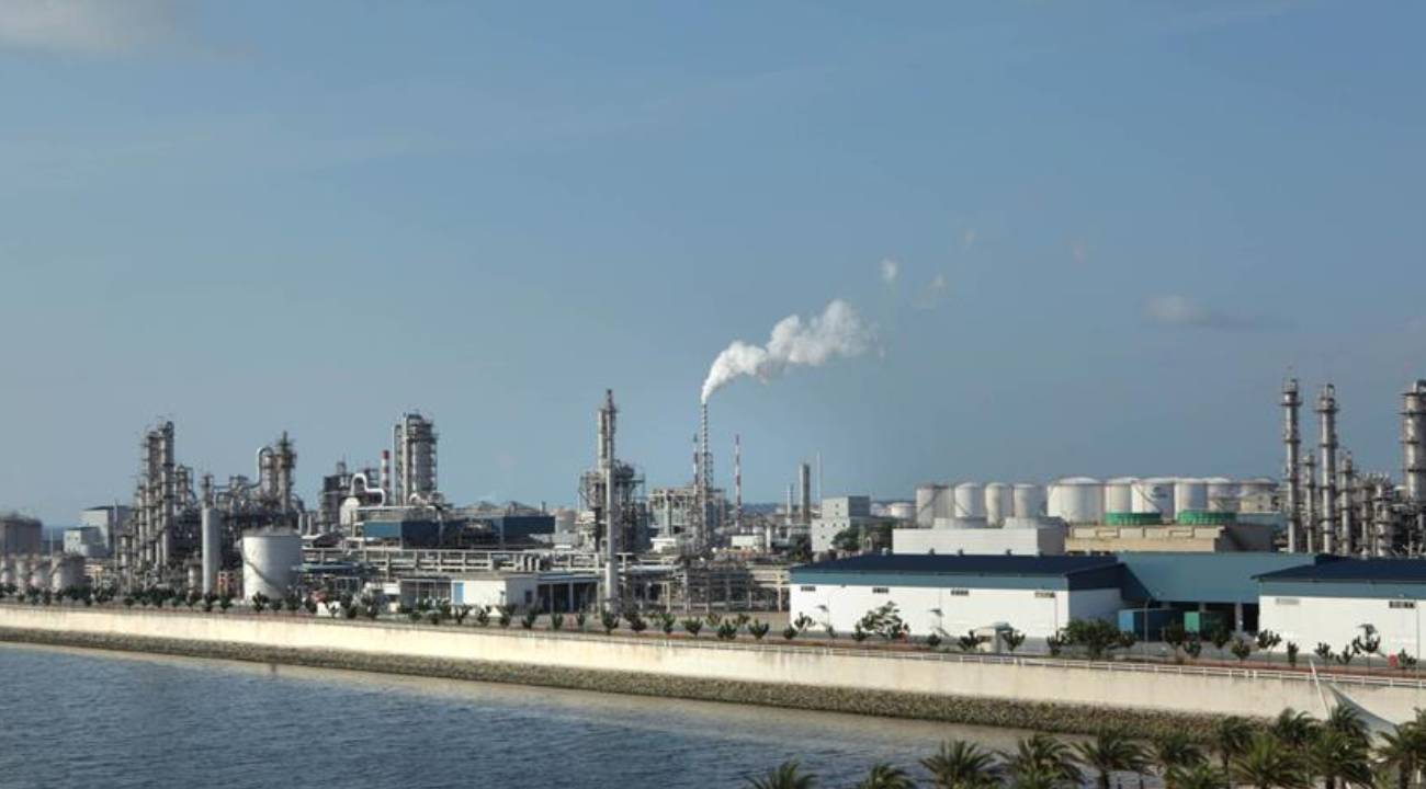 Petrol fiyatları düştü, enerji anlaşmaları yavaşladı