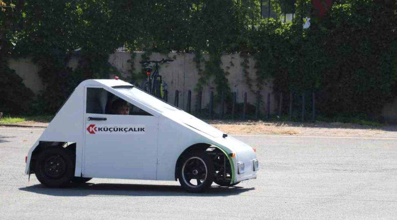Liseli gençler elektrikli araç yaptı: Otonom sürüş, 15-20 dakikada şarj