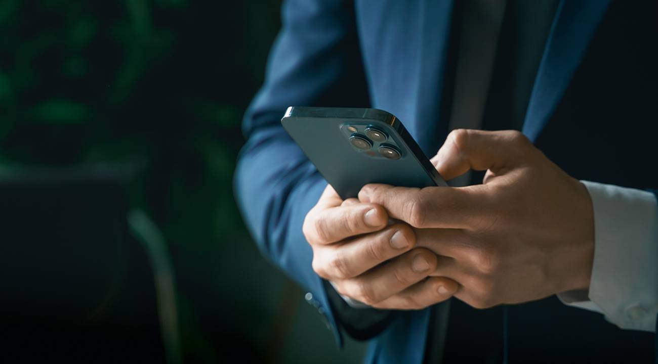 Bir milyoner neden personelini Cumartesi gecesi 23.00'te arıyor?