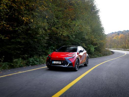 Toyota C-HR Hybrid GR SPORT'u tanıttı, fiyatını duyurdu