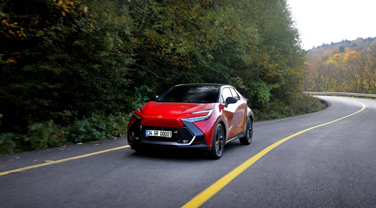 Toyota C-HR Hybrid GR SPORT'u tanıttı, fiyatını duyurdu