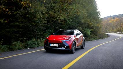 Toyota C-HR Hybrid GR SPORT'u tanıttı, fiyatını duyurdu