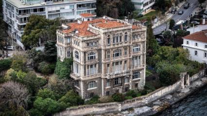 Boğazın şato mimarisine sahip yalısı satışa çıktı