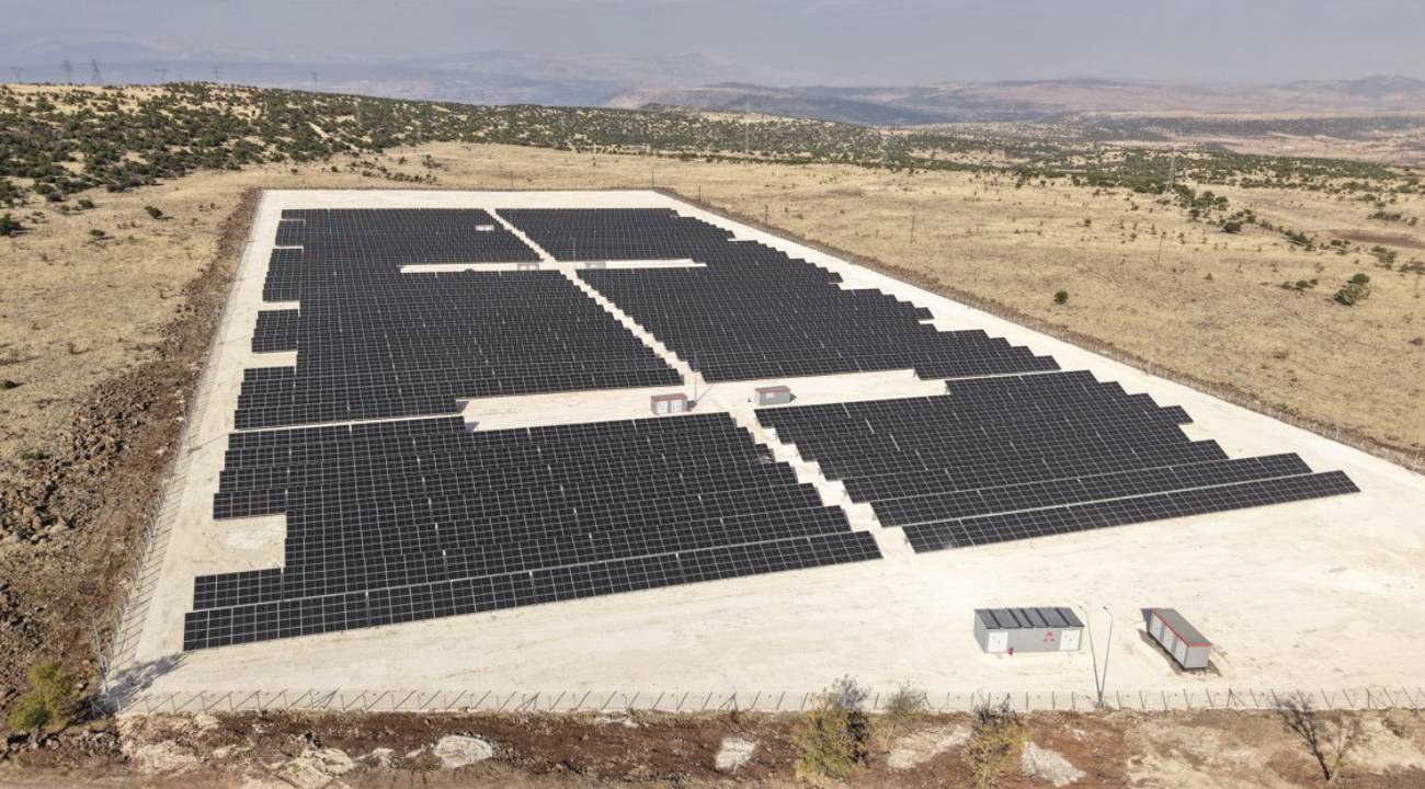 Elektriğinin yüzde 60'ını güneşten üretiyor