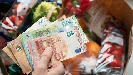 Euro Bölgesi'nde enflasyon beklentilerin üzerinde seyretti
