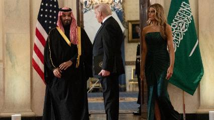 Trump'ın Prens Selman için verdiği yemekte dikkat çeken 2 isim