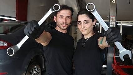 Eleman bulamadı, eşini yanına çırak olarak alıp yetiştirdi