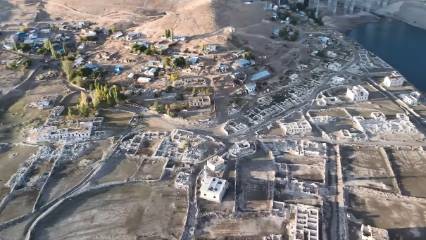 Sular çekildi, eski köy ortaya çıktı