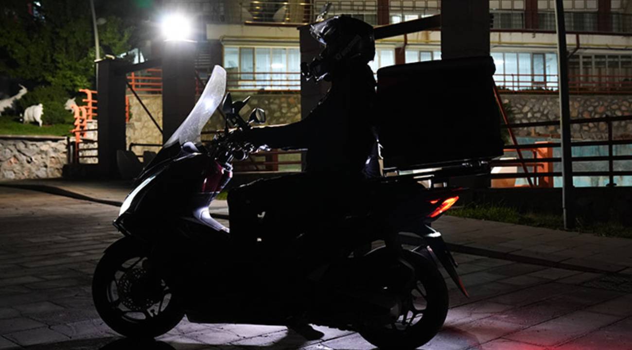 Bir motokurye meslekte yaşadıklarını anlattı: Görünmüyoruz