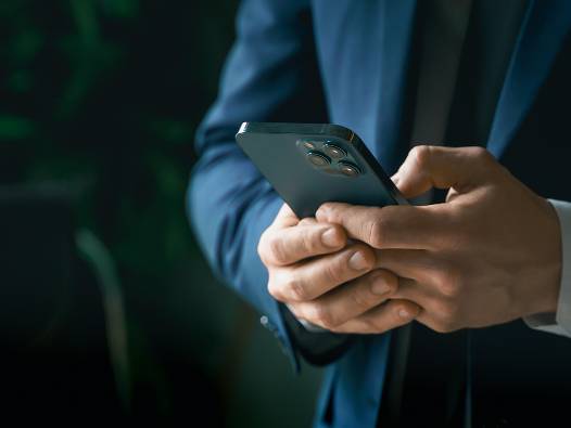 Bir milyoner neden personelini Cumartesi gecesi 23.00'te arıyor?