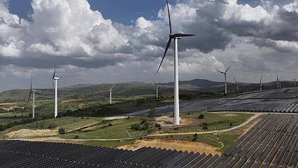 Dışa bağımlılığı azaltma hamlesi: 12 şehirde güneş ve rüzgar enerjisi yatırımı başlıyor