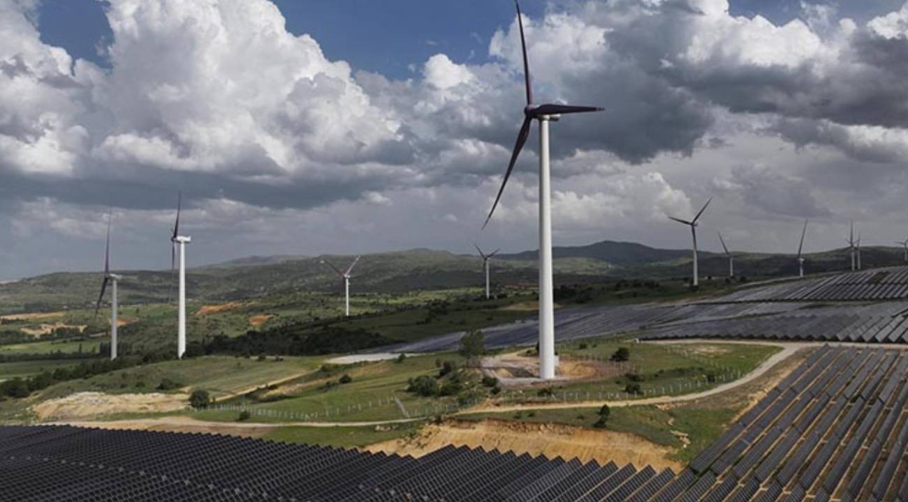 Dışa bağımlılığı azaltma hamlesi: 12 şehirde güneş ve rüzgar enerjisi yatırımı başlıyor