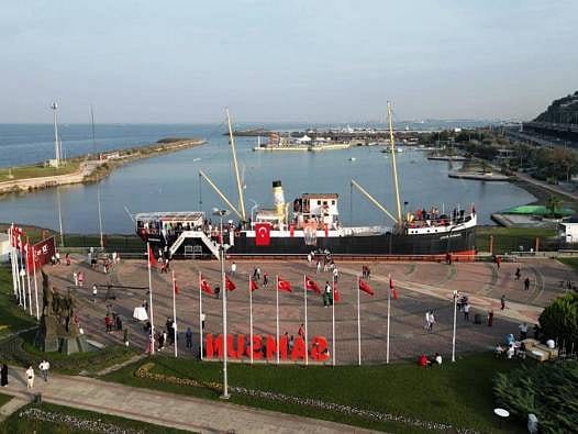 Atatürk’ün ilk adım attığı noktaya geliyor: Bandırma Vapuru yeni yerine karadan gidecek