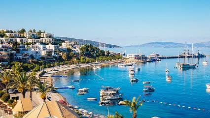 Ege'de turizm ara tatil ve bayramla hızlanacak