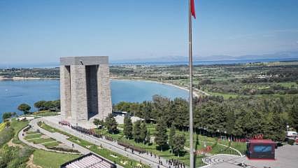 Şehitler Abidesi'nde Çanakkale Kara Savaşları'nın 111. yılı töreni düzenlendi