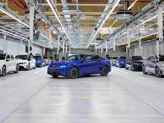 BMW’nin elektrikli dönüşümünde dev adım: Erken sipariş rekoru üretimi hızlandırdı! Yeni BMW i3 Münih’te banttan indi