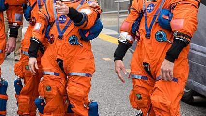 Ay yolcuları belli oldu: Artemis III mürettebatı açıklandı
