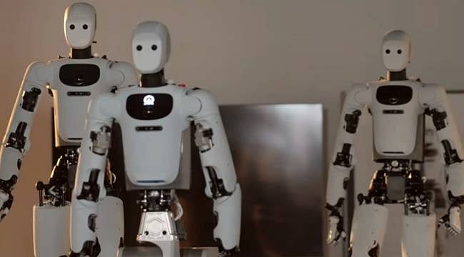 Yapay zeka sanayiye iniyor: Binlerce insansı robot 7/24 "Robot Okulu"nda eğitiliyor! Robotlar nasıl öğreniyor?