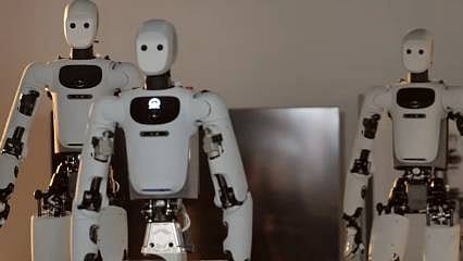 Yapay zeka sanayiye iniyor: Binlerce insansı robot 7/24 "Robot Okulu"nda eğitiliyor! Robotlar nasıl öğreniyor?