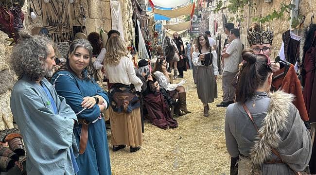 Annesinin masallarıyla büyüdü, Ürgüp’te Orta Çağ panayırı kurdu