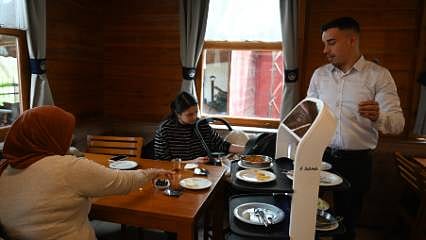 Bu tesiste garsonlar yapay zekalı: Siparişinizi bir robottan almaya hazır mısınız?