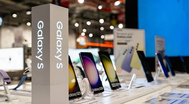 Samsung 3. çeyrekte tarihi kar açıkladı: Borsada hisseleri yüksek beklentilerin gölgesinde düştü