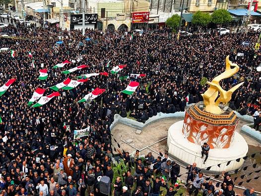 İran’da hayatını kaybeden öğrenciler için cenaze töreni düzenlendi