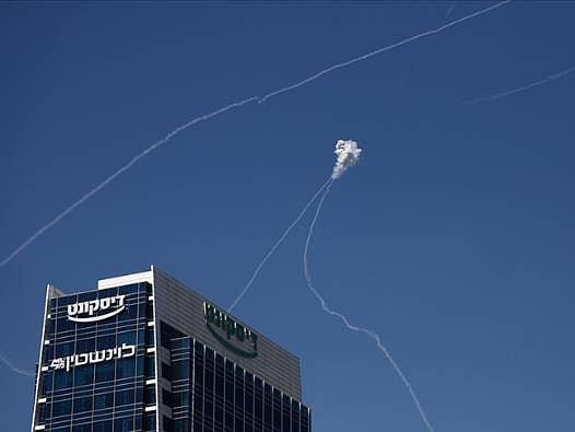 İran, ABD ve İsrail'e "daha geniş ve yıkıcı" misillemelerine devam edeceğini açıkladı