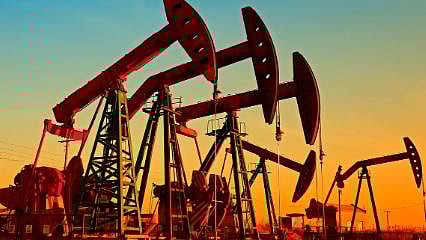 Son 4 yıldır en yüksek seviyeyi görmüştü: Petrol fiyatları nasıl frenlenecek? Analistler değerlendirdi