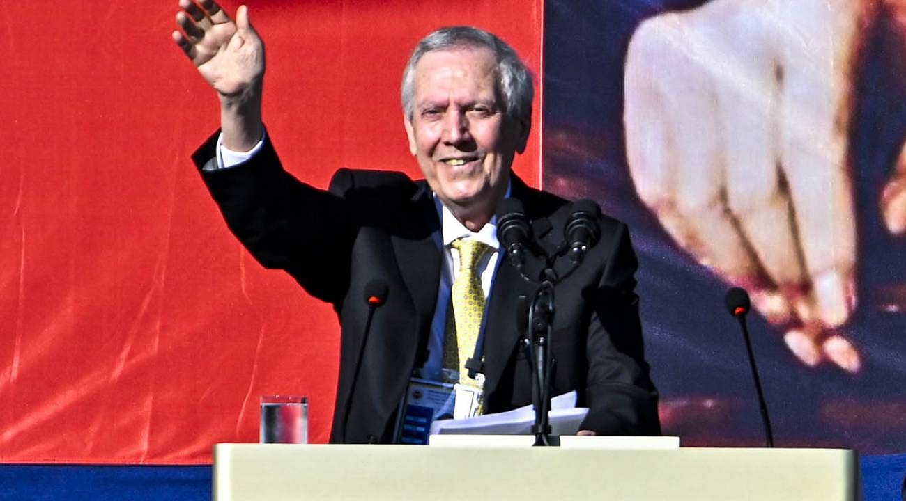 Fenerbahçe'de başkanlık seçimini Aziz Yıldırım kazandı
