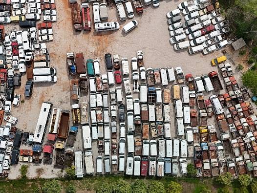 Otopark değil araba mezarlığı: Milli servet çürüyor