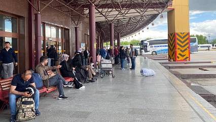 Otogarda biletler tükendi, ek seferler başladı
