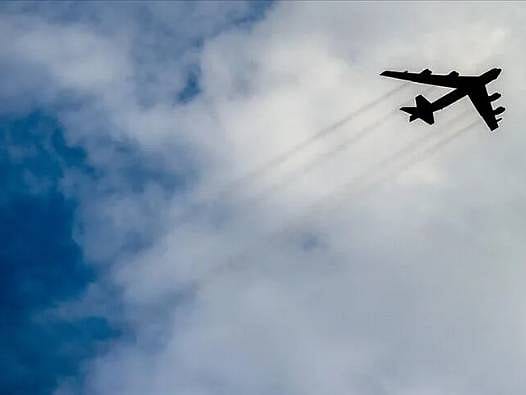 ABD, İngiltere'deki üssünden tüm bombardıman uçaklarını çekti