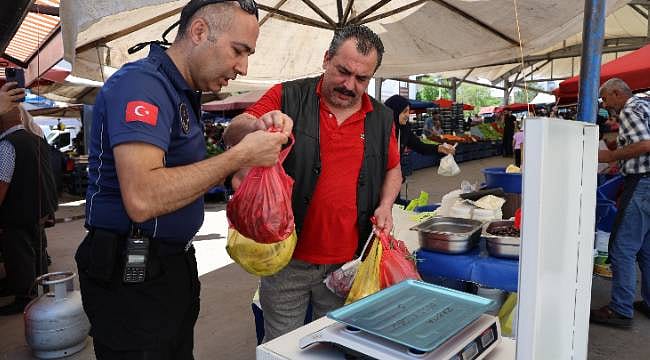 Sivas’ta pazarcı esnafı gramaj sınavını başarıyla geçti