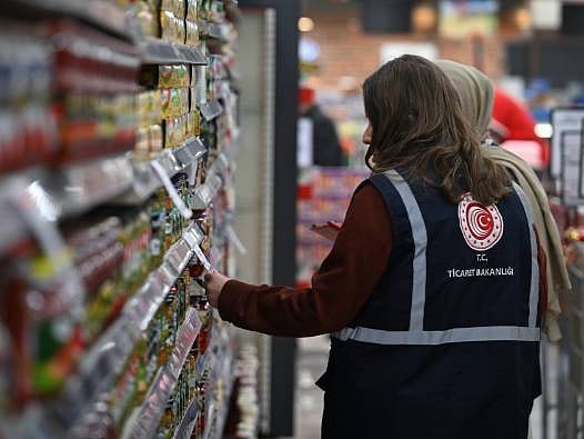 Fahiş fiyata geçit yok: Ticaret Bakanlığı'ndan Bayram öncesi raflara sıkı takip