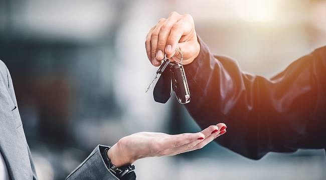 Oto kiralama sektöründe yeni dönem: Beklenen yönetmelik yayımlandı