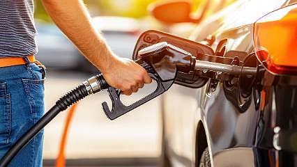 Hürmüz Boğazı kilitlendi, Avrupa’da akaryakıt fiyatları zirve yaptı