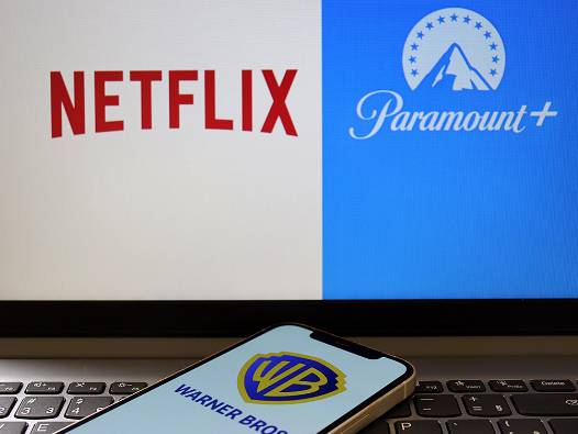 Warner Bros. Discovery yol ayrımında: Netflix mi Paramount mu?