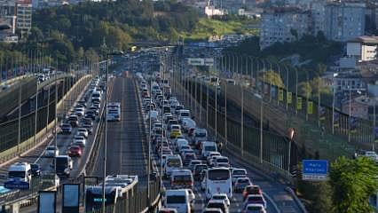 Okulların açılmasıyla İstanbul trafiğinde ilk mesai yoğunluğu