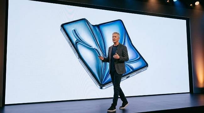 Katlanabilir iPhone, yapay zeka ve çip krizi: Apple’ın yeni CEO'su şirketi nereye taşıyacak?