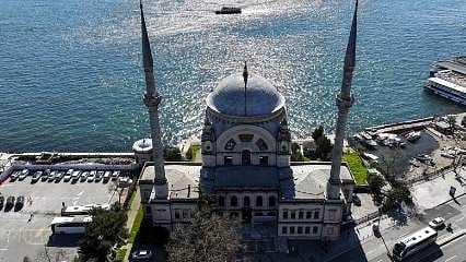 Boğaz’ın incisi: Batı'nın ve Doğu'nun buluşma noktası Dolmabahçe Camisi