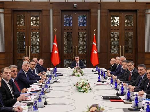 EKK: Ekonomi şoklara karşı dayanıklılığını koruyor