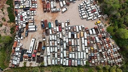 Otopark değil araba mezarlığı: Milli servet çürüyor