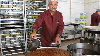 Diyarbakır’da ustalar Kurban Bayramı için gece gündüz çalışıyor: Hedef 6 ton tatlı