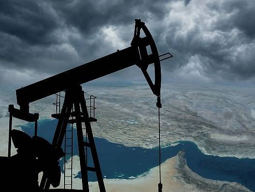 Hürmüz Boğazı krizinin faturası: Petrol fiyat tahminleri yukarı çekildi