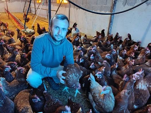 Yüksek kira artışları köyüne döndürdü: Şehri bıraktı, köyünde tavuk çiftliği kurdu